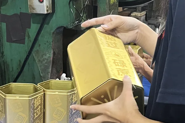 Metal box quality inspection