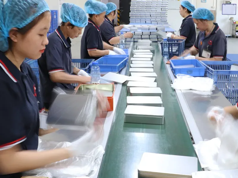 Metal tin box service